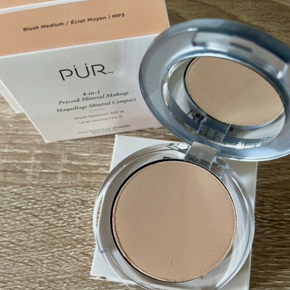PUR Cosmetics 4-in-1 Pressed Mineral Makeup Foundation with Applicator Brush - Picture 11 of 14